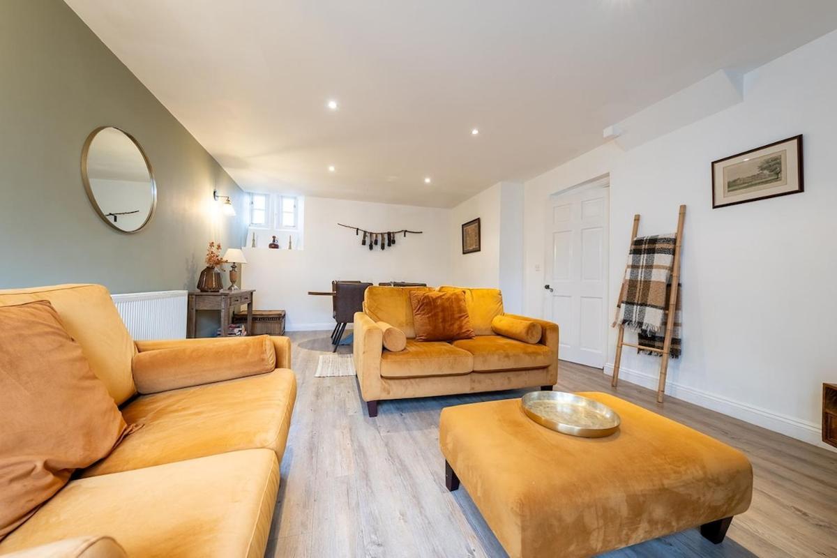 Spacious & Relaxing With Free Parking
